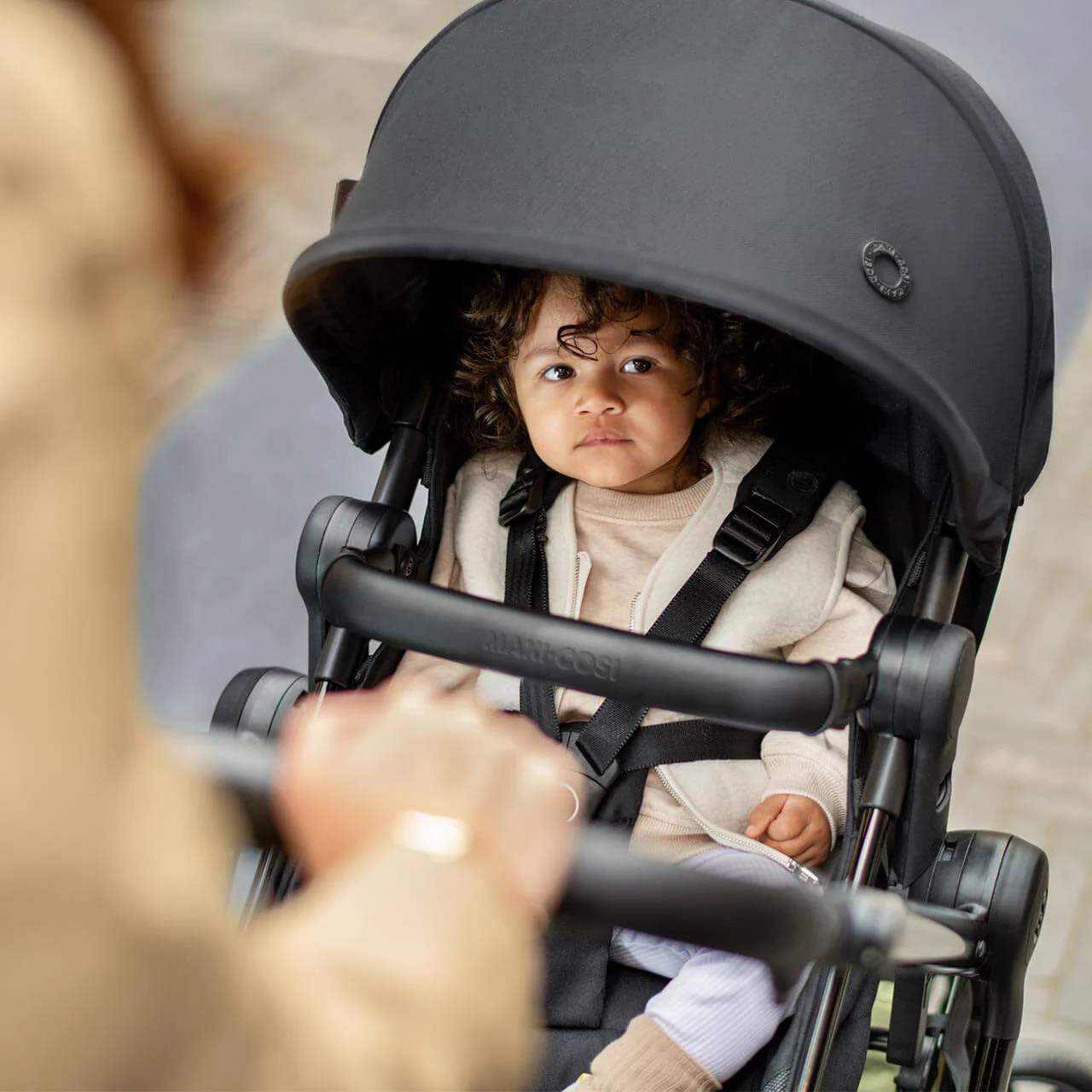 Coche Travel System Zelia 3 Essential – Black | Maxi Cosi